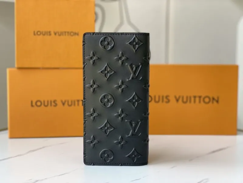 Alternative view of LV Wallets-2349
