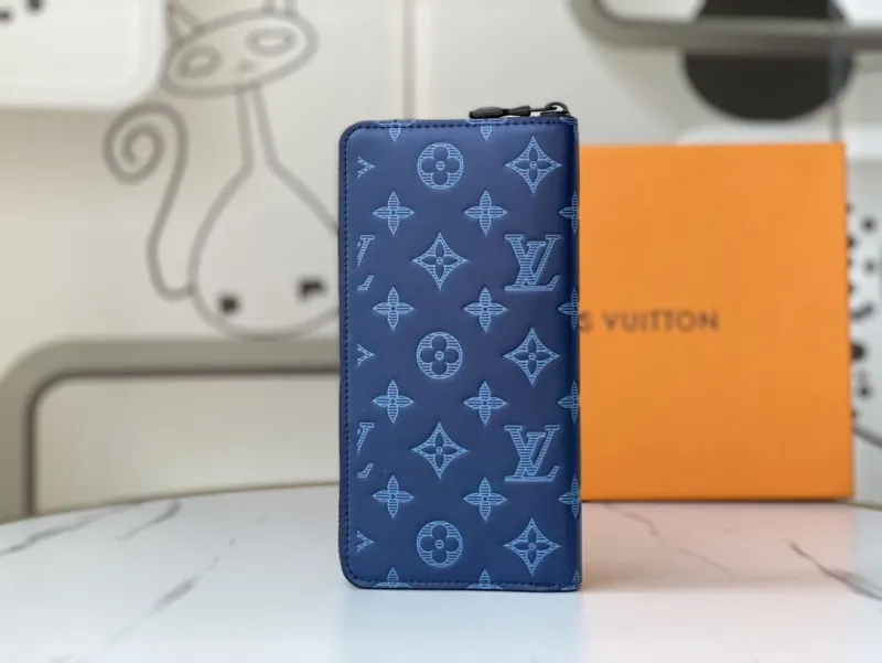 Alternative view of LV Wallets-2352
