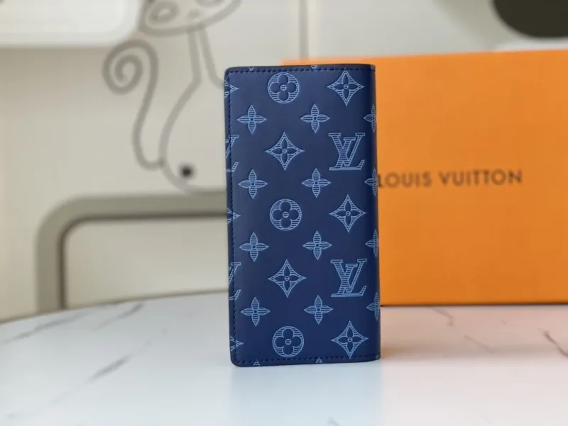Alternative view of LV Wallets-2353