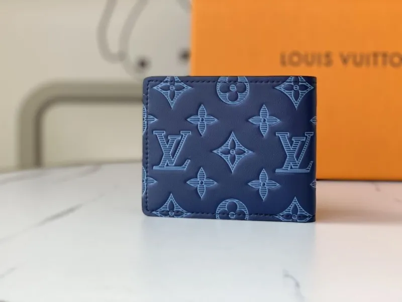 Alternative view of LV Wallets-2354