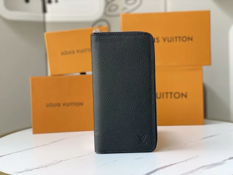 LV Wallets-2359
