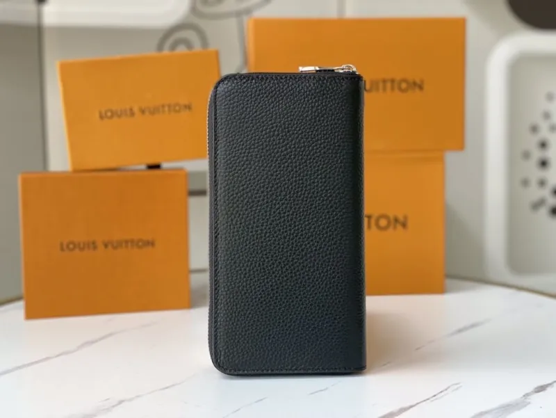 Alternative view of LV Wallets-2359