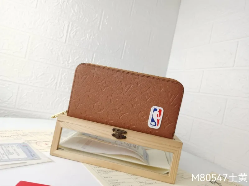 LV Wallets-2360