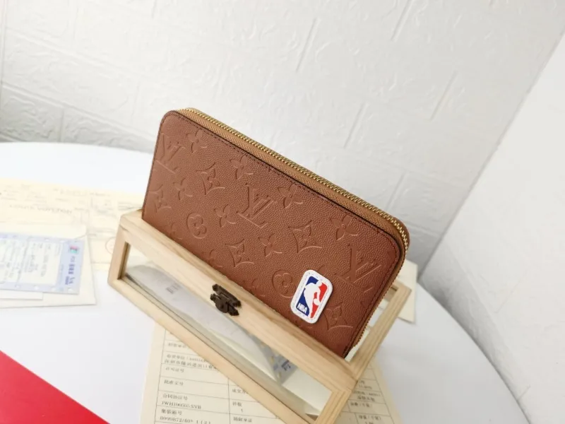 Alternative view of LV Wallets-2360