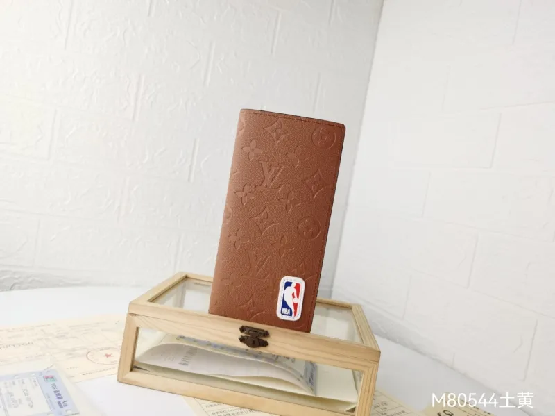 LV Wallets-2361