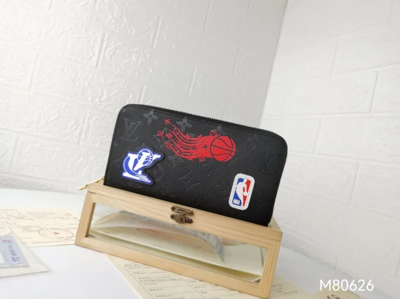 LV Wallets-2364