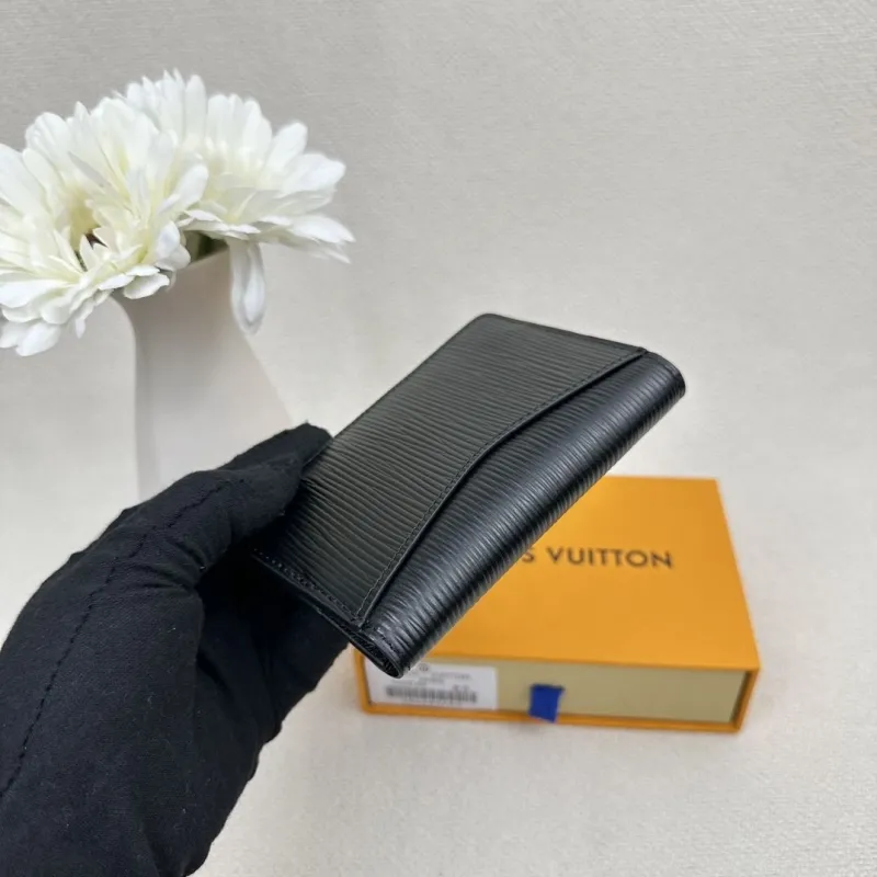 Alternative view of LV Wallets-2376