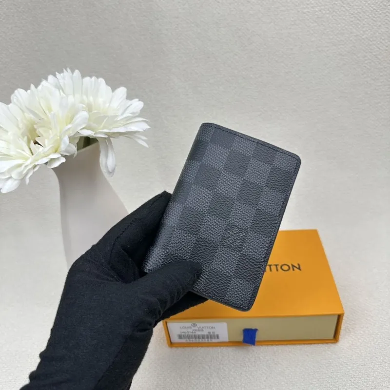 LV Wallets-2378