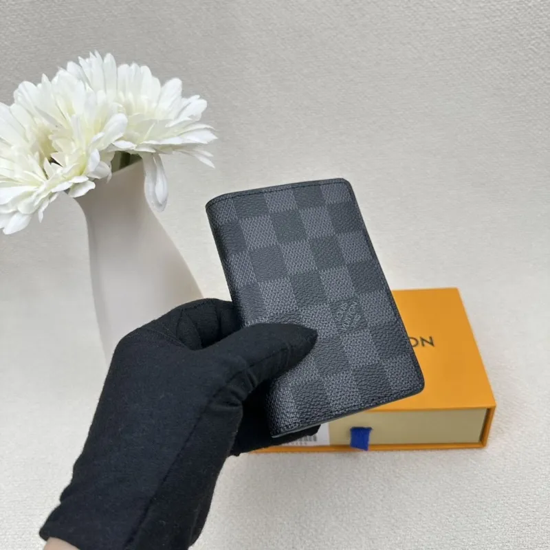 Alternative view of LV Wallets-2378