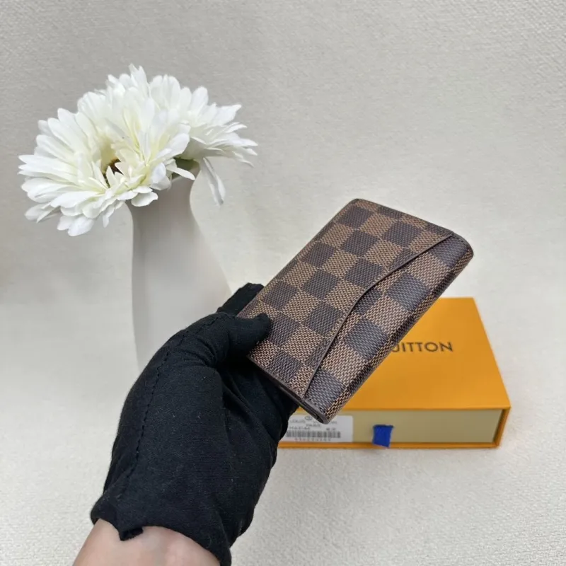 Alternative view of LV Wallets-2379
