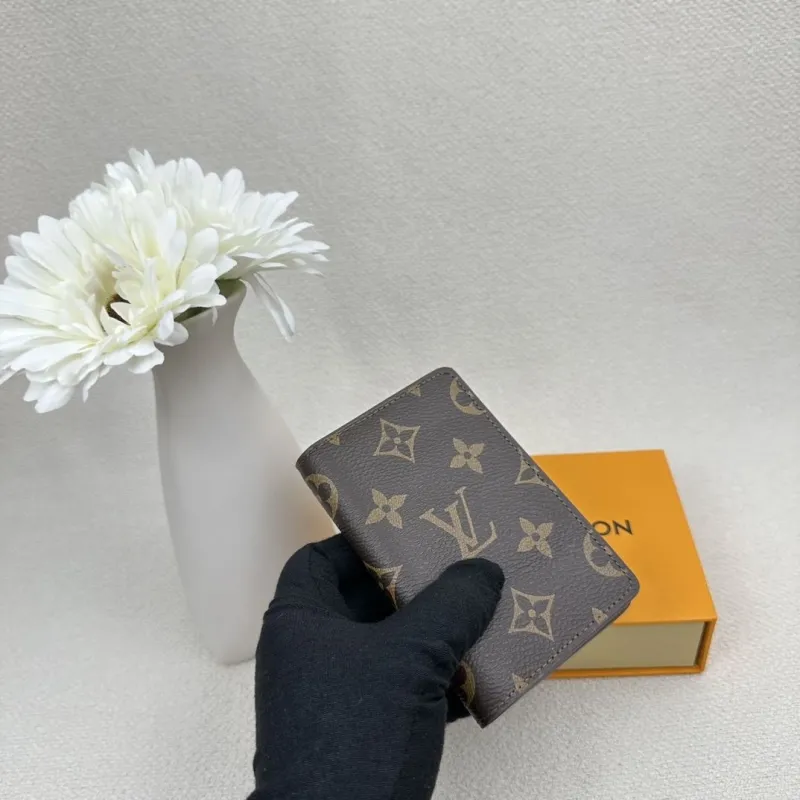 Alternative view of LV Wallets-2380