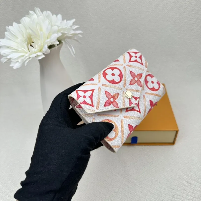 Alternative view of LV Wallets-2381