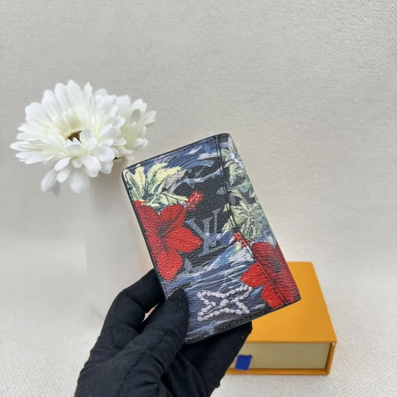 Alternative view of LV Wallets-2383