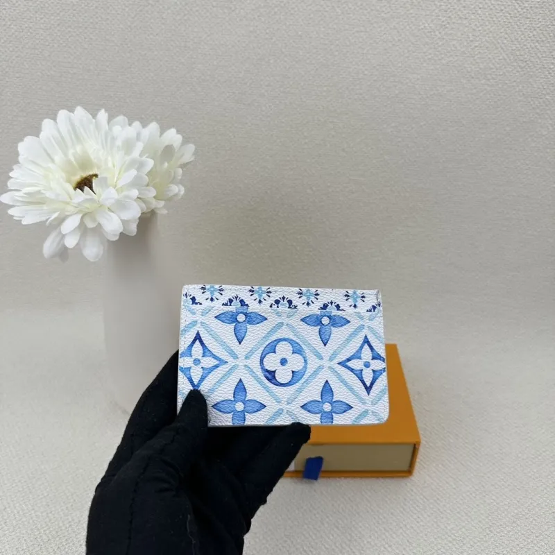 Alternative view of LV Wallets-2387