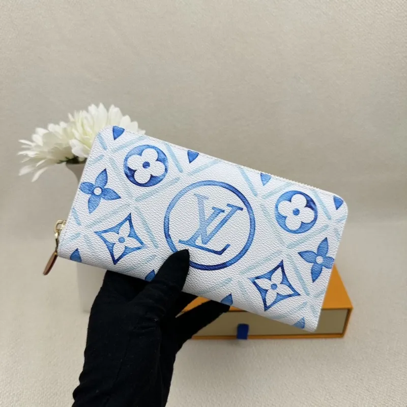 Alternative view of LV Wallets-2389