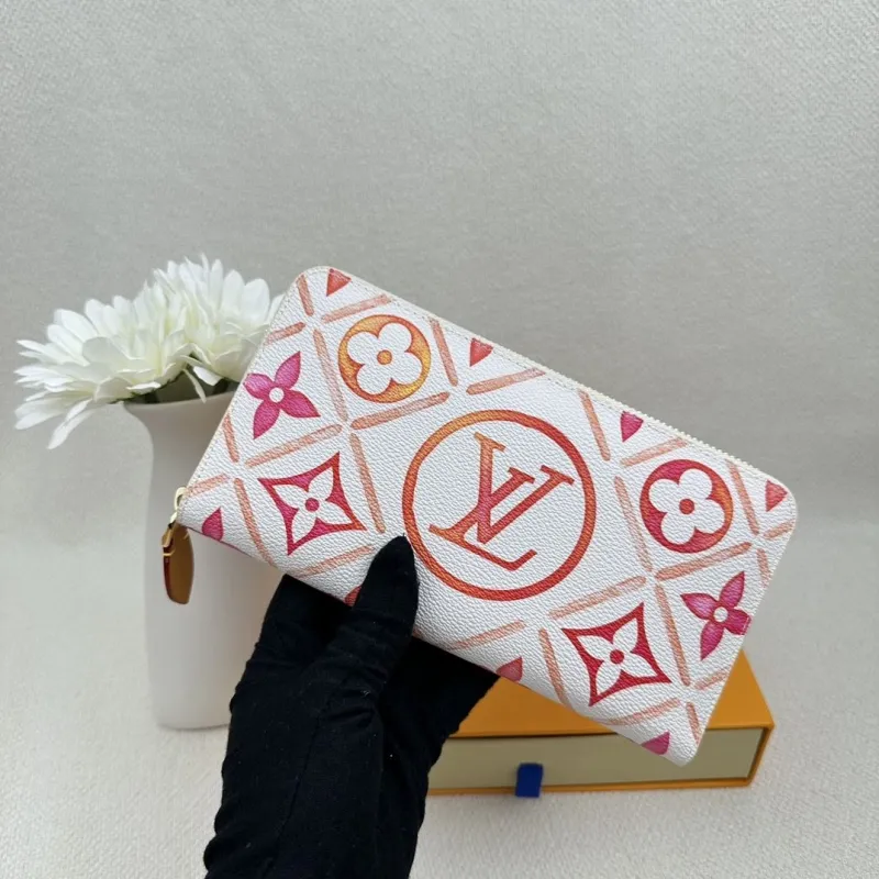 Alternative view of LV Wallets-2390