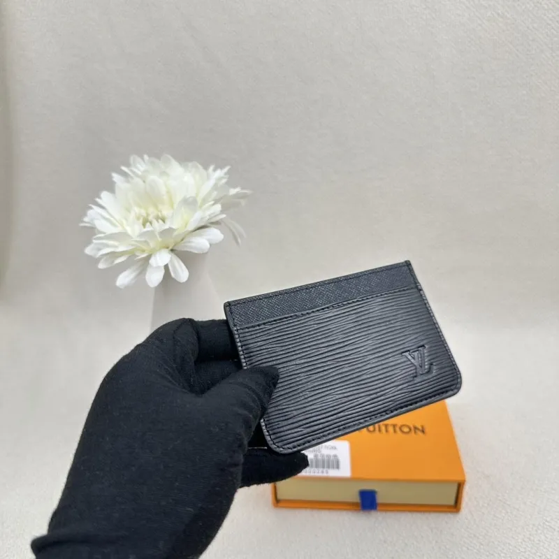 Alternative view of LV Wallets-2393