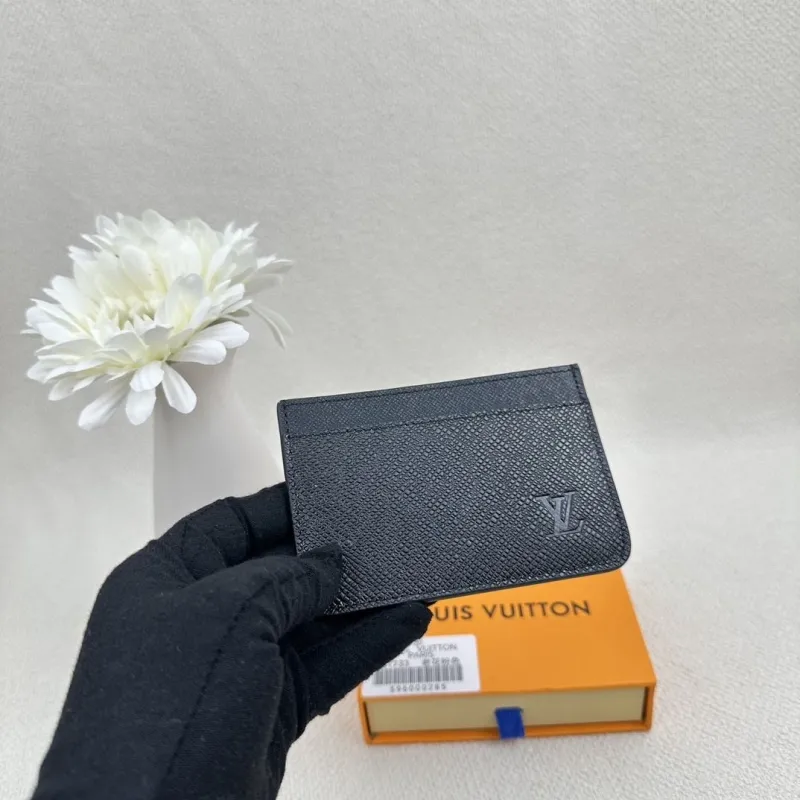 LV Wallets-2394