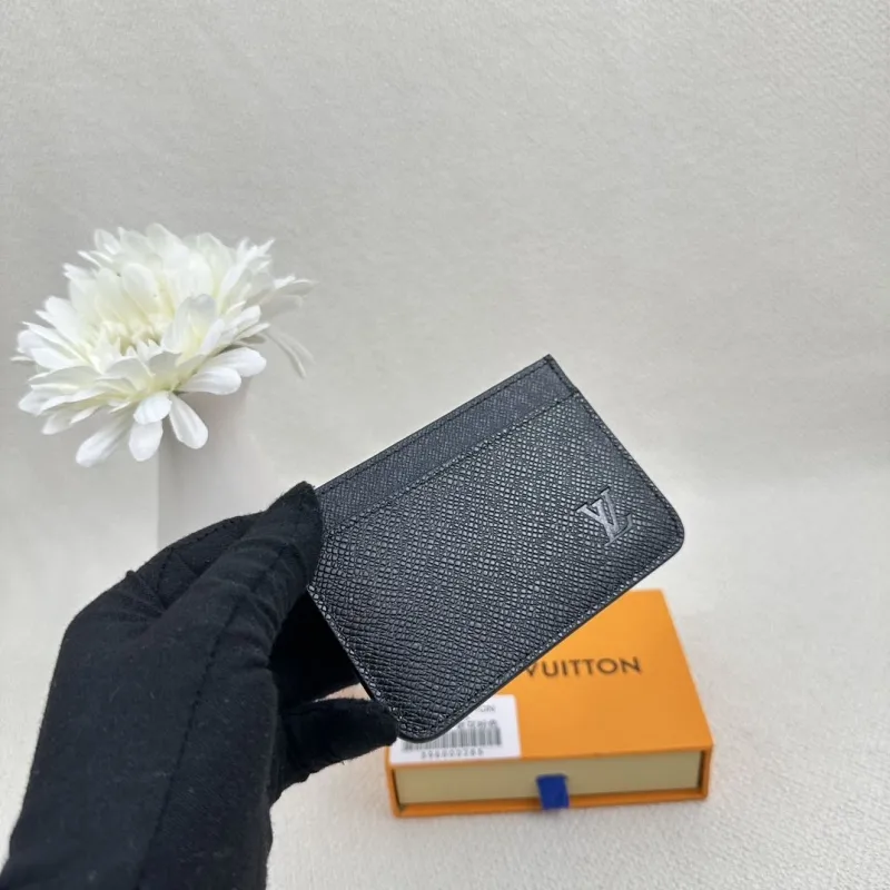 Alternative view of LV Wallets-2394