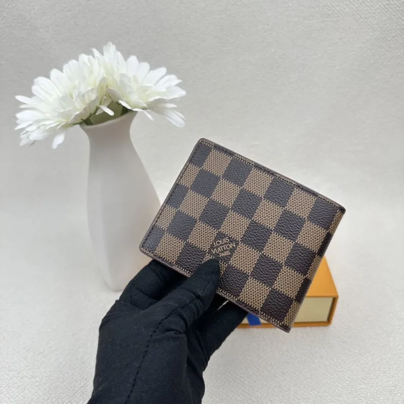 Alternative view of LV Wallets-2396