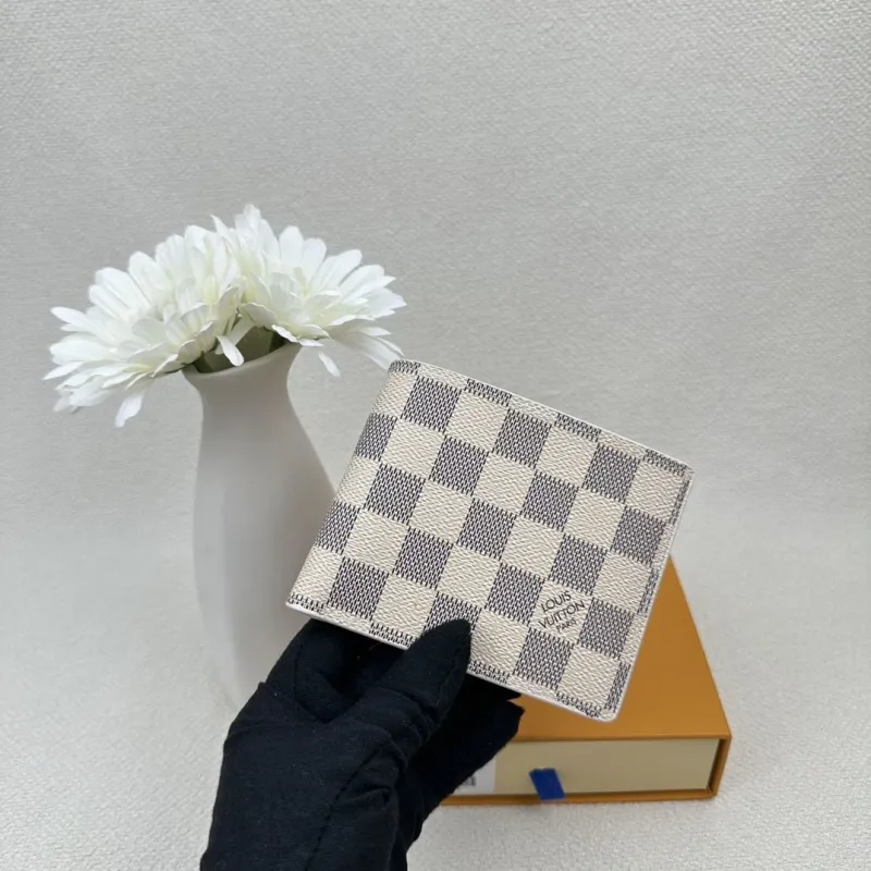 LV Wallets-2397