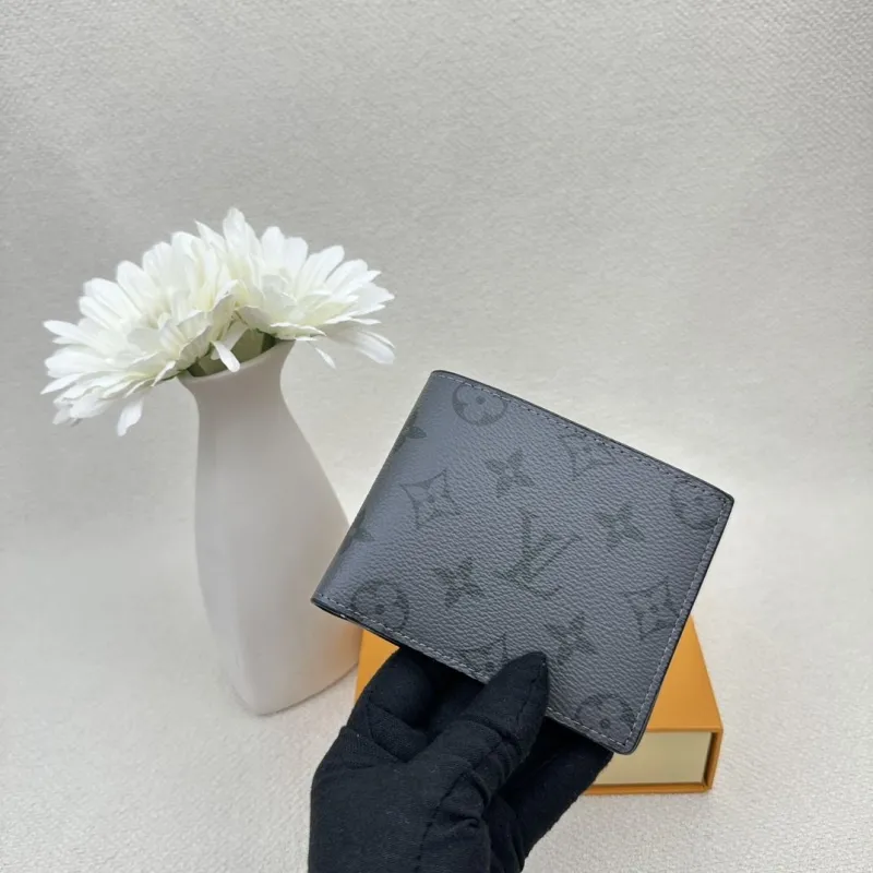 LV Wallets-2398