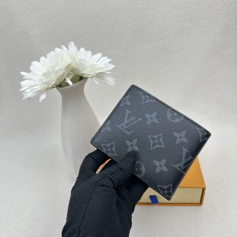 Alternative view of LV Wallets-2399