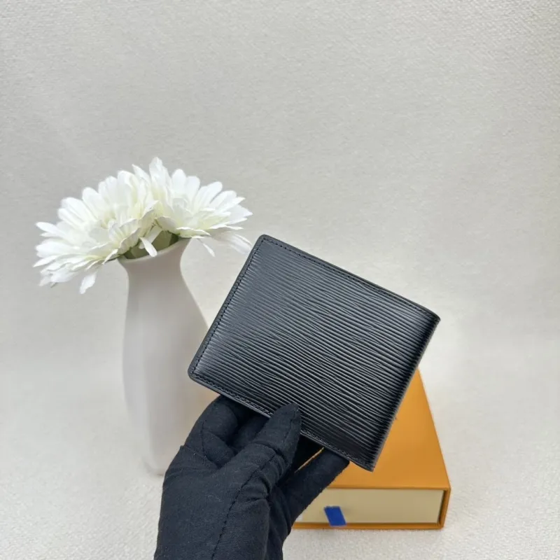 Alternative view of LV Wallets-2401