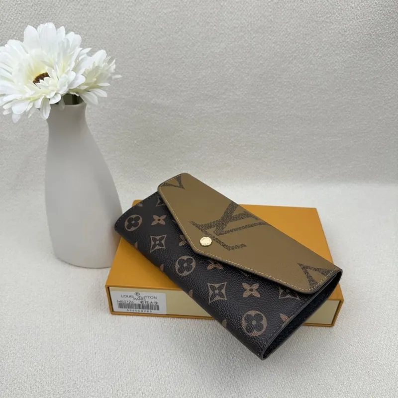 Alternative view of LV Wallets-2403