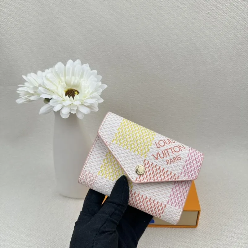 Alternative view of LV Wallets-2404