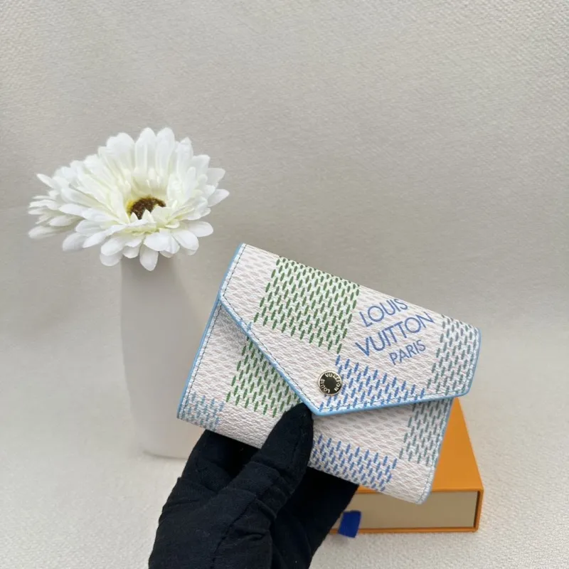 Alternative view of LV Wallets-2405