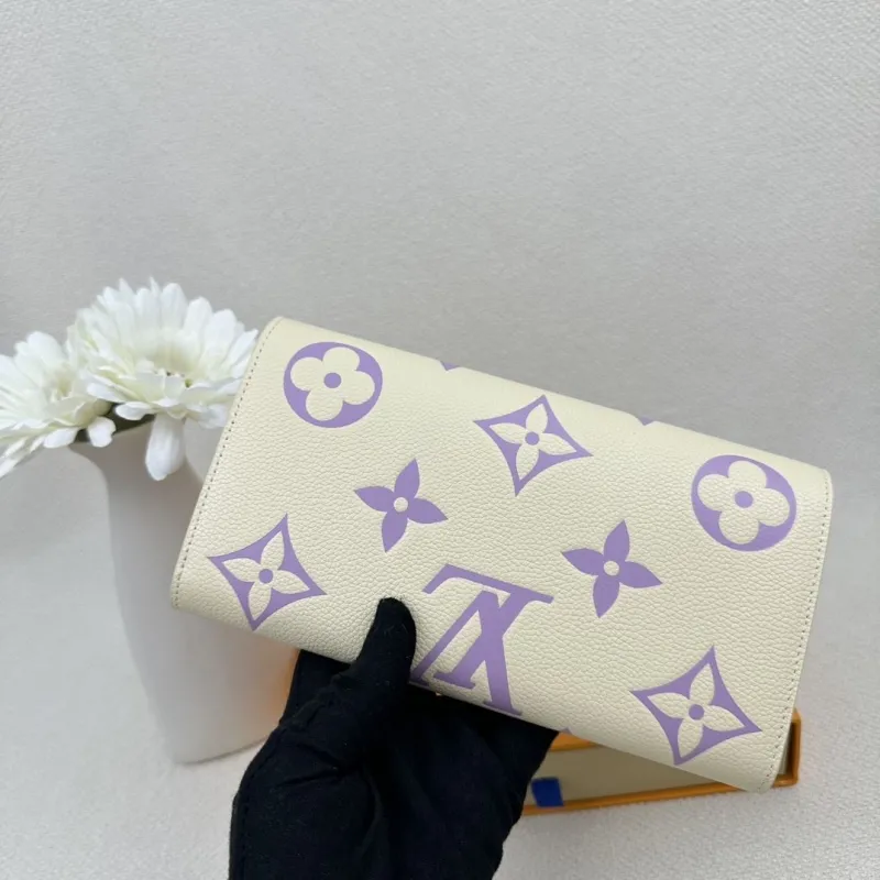 Alternative view of LV Wallets-2408