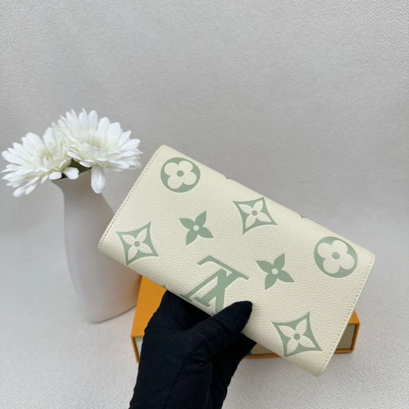 Alternative view of LV Wallets-2409