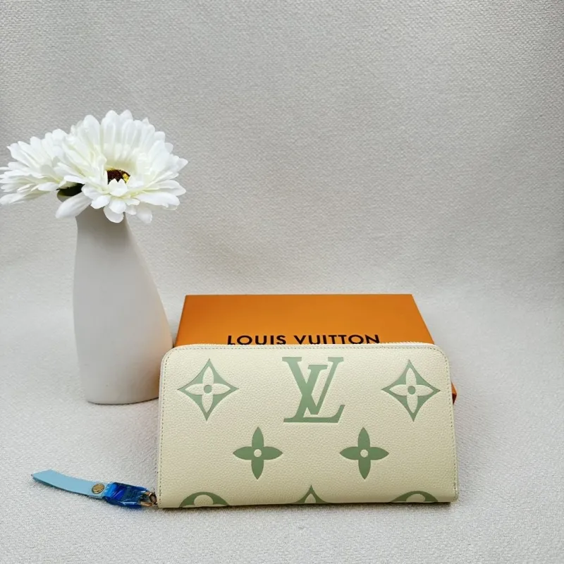 LV Wallets-2410