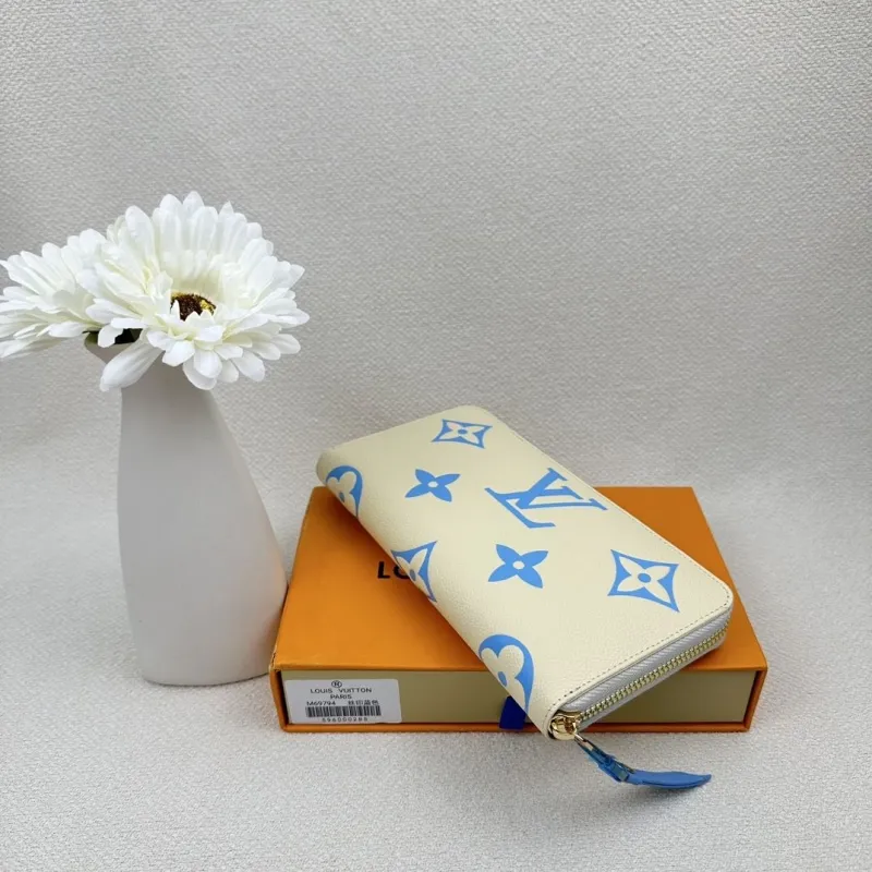 Alternative view of LV Wallets-2411