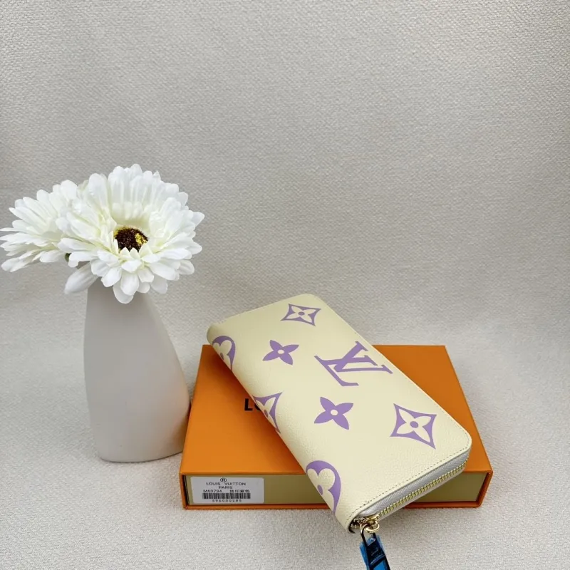 Alternative view of LV Wallets-2412