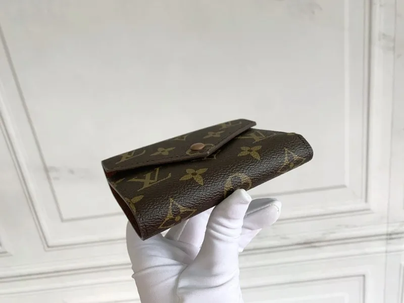 Alternative view of LV Wallets-2413