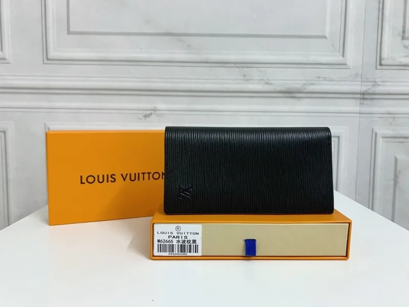 LV Wallets-2414