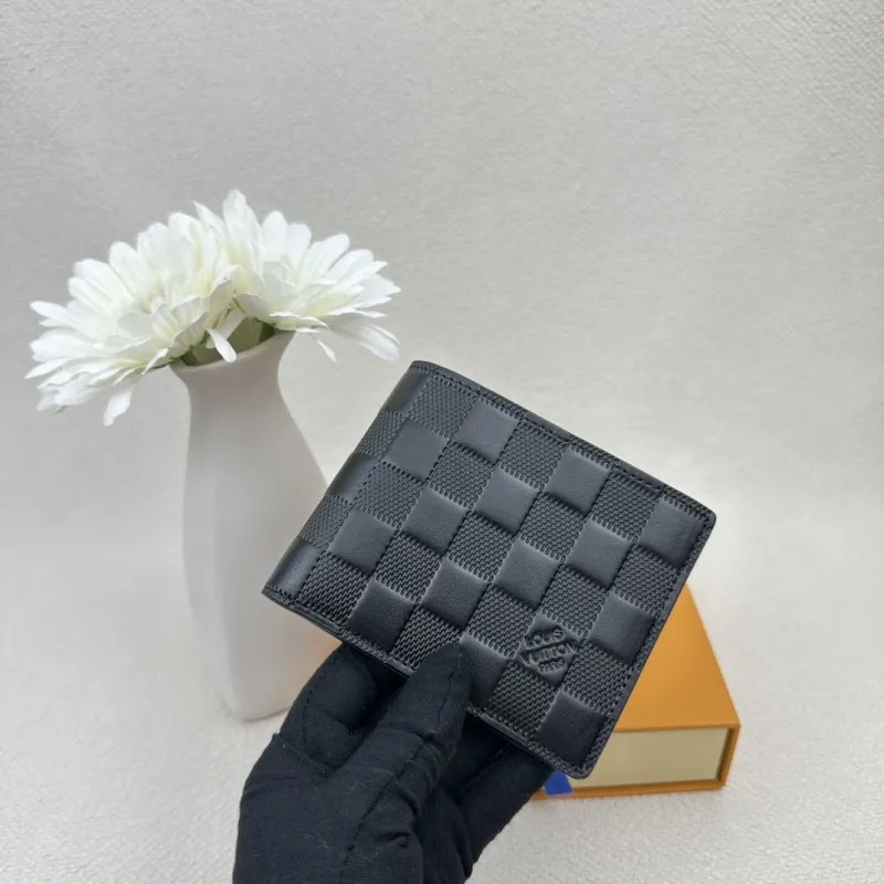 LV Wallets-2416