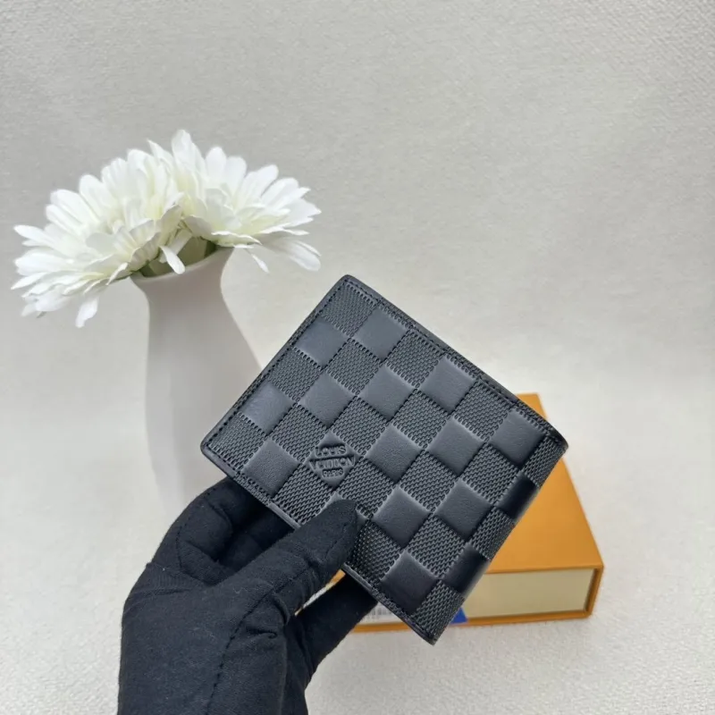 Alternative view of LV Wallets-2416