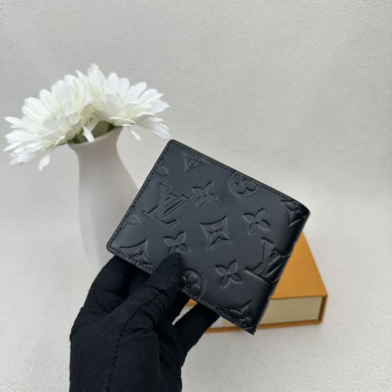 Alternative view of LV Wallets-2417