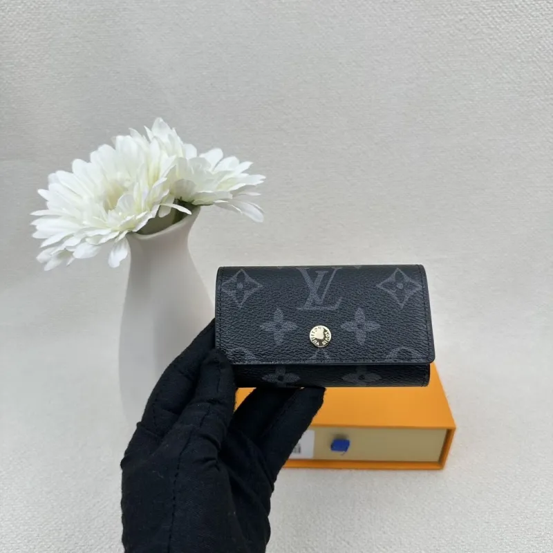 LV Wallets-2418