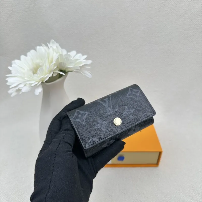 Alternative view of LV Wallets-2418