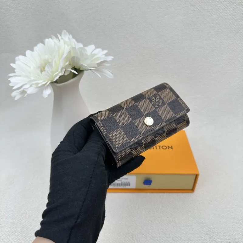 Alternative view of LV Wallets-2419