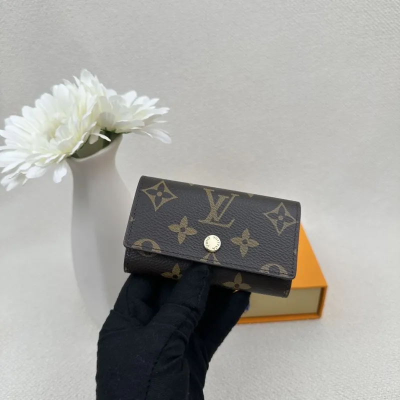LV Wallets-2420