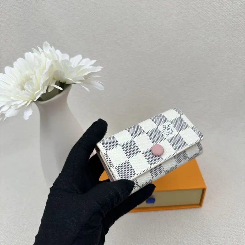 Alternative view of LV Wallets-2421