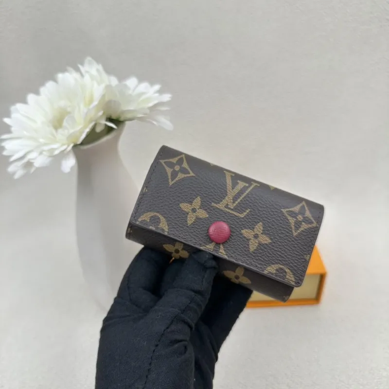 LV Wallets-2422