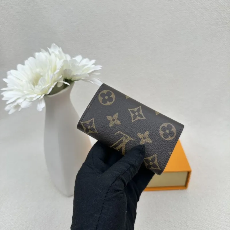 Alternative view of LV Wallets-2422