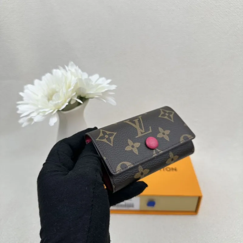 Alternative view of LV Wallets-2424