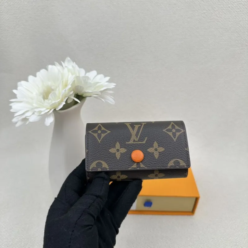 LV Wallets-2425